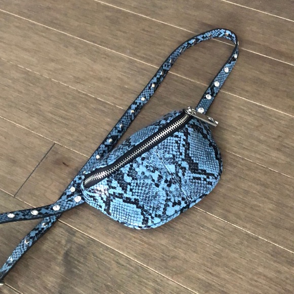 2/40$ 🛍 NWOT Zara fanny pack - Picture 2 of 3